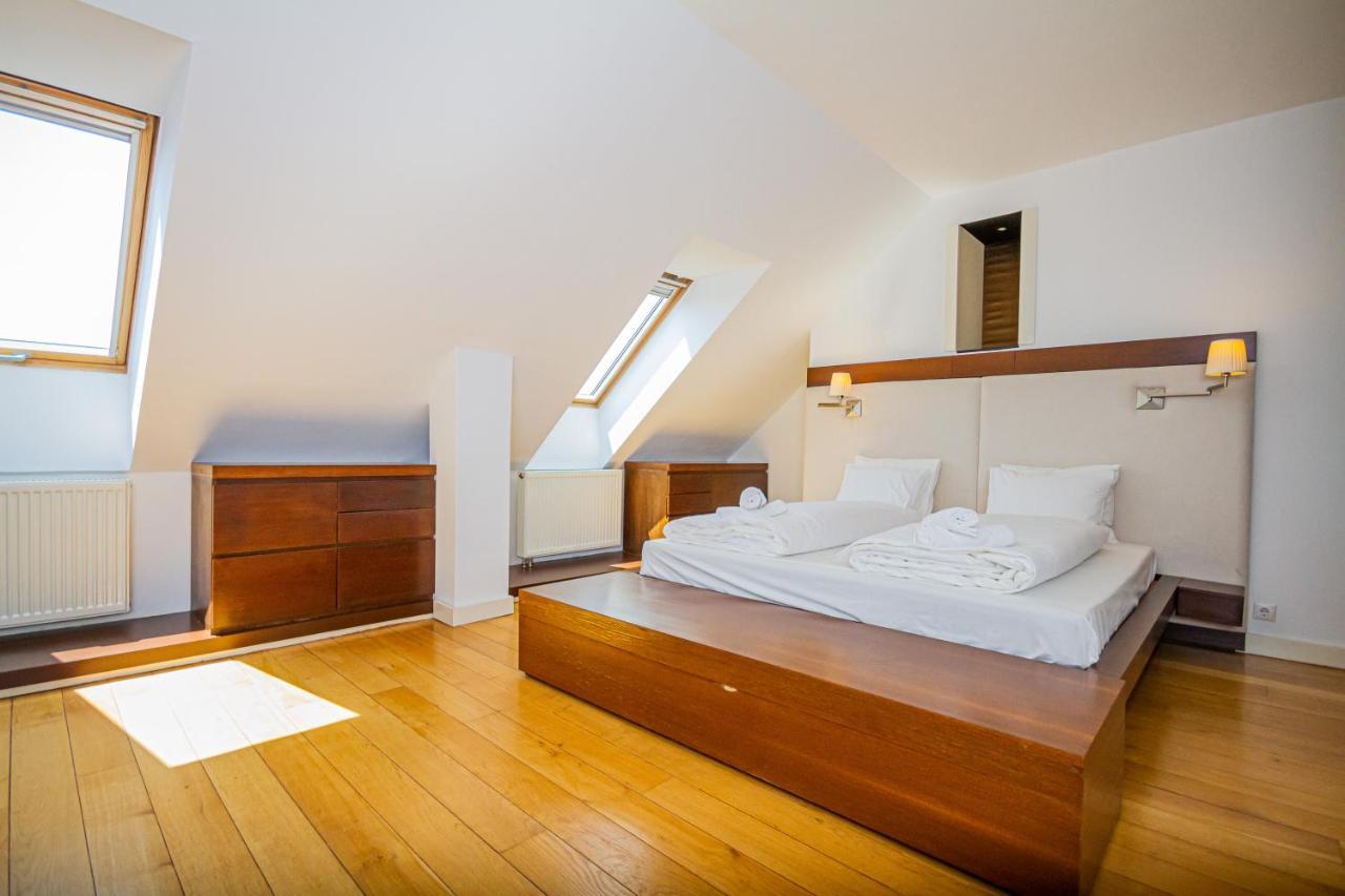 Apartment Luxury With Balcony In Downtown